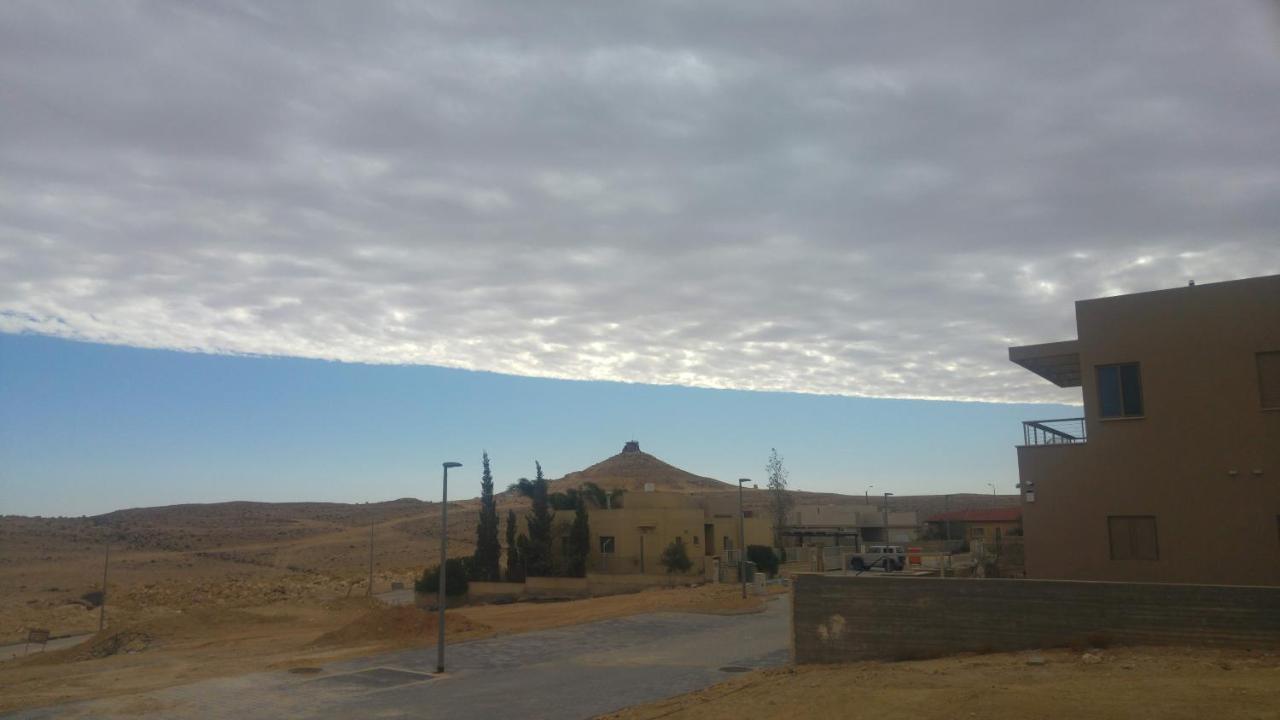 הבית ליד המצוק By The Cliff Mitzpe Ramon Exterior foto