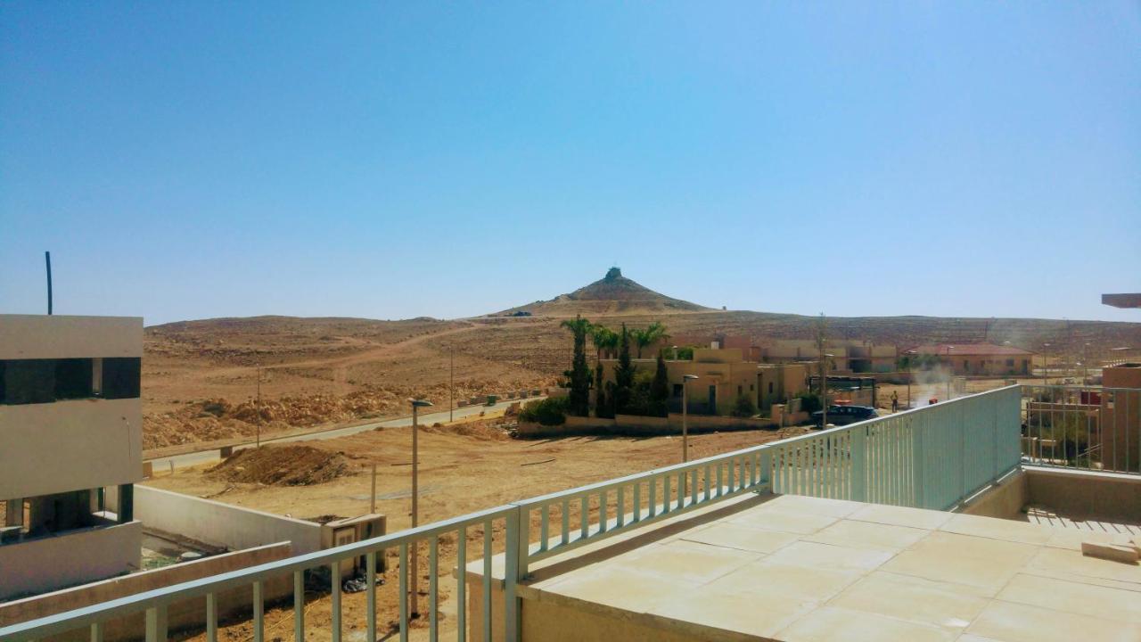 הבית ליד המצוק By The Cliff Mitzpe Ramon Exterior foto
